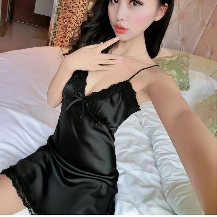 Damen Satin-Nachthemd mit verstellbaren Spaghettiträgern und Spitzenbesatz am Saum Weiche Nachtwäsche Dessous Nachthemd