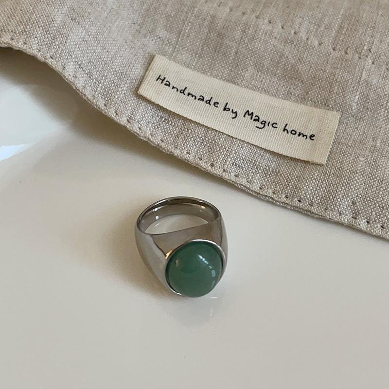 Elegant Women's Natural Stone Polished Metal Ring - Niche Fashion Design