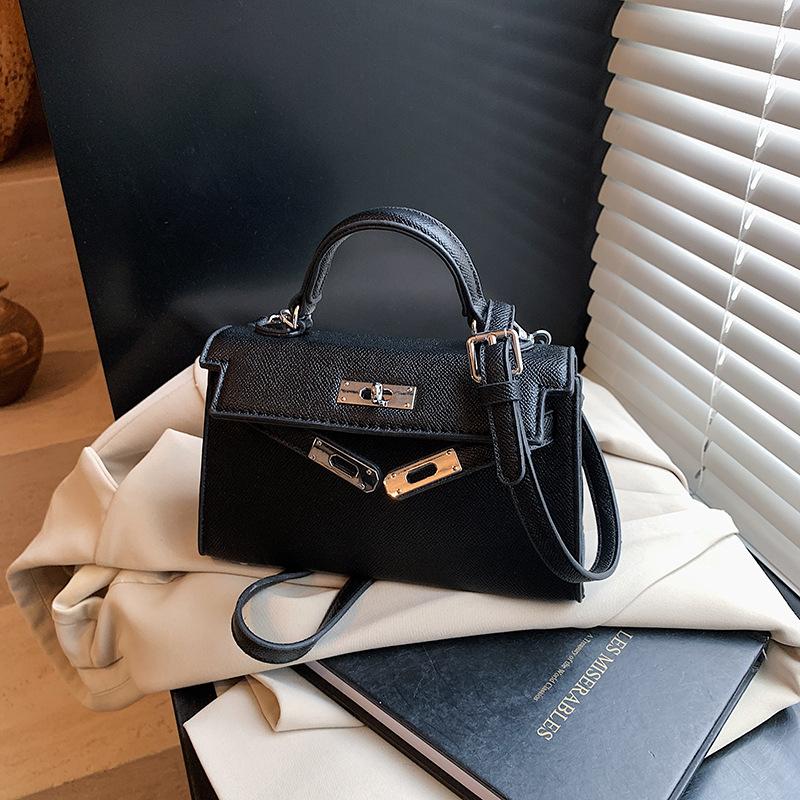 

2025 new Internet celebrity bag niche shoulder messenger bag premium Korean version portable small square bag classic Kelly bag 20*6*12 чёрный
