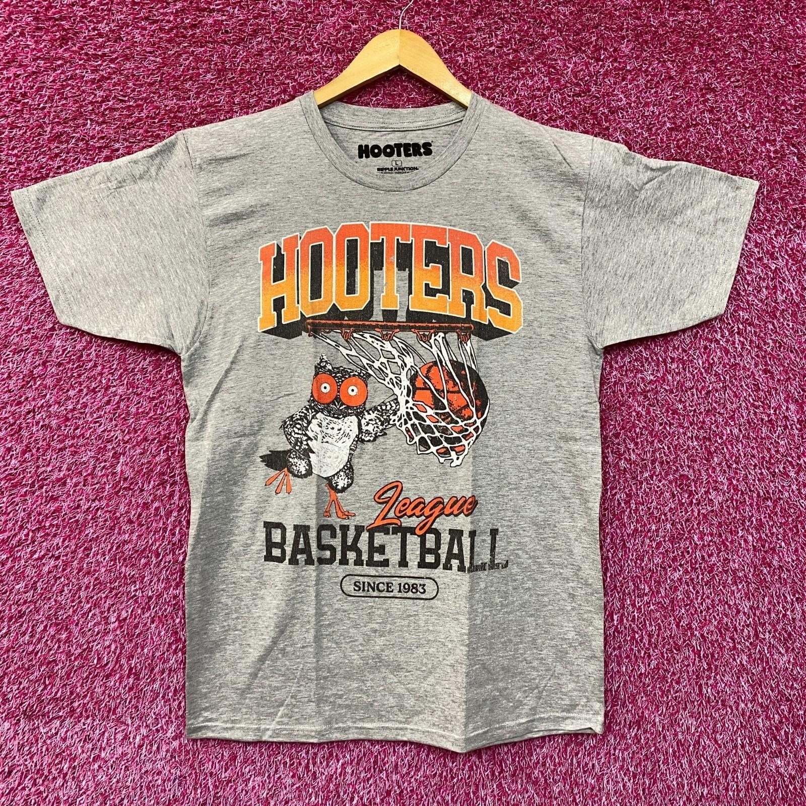 

Hooters League Basketball Since 1983 Retro Style T-Shirt Large L