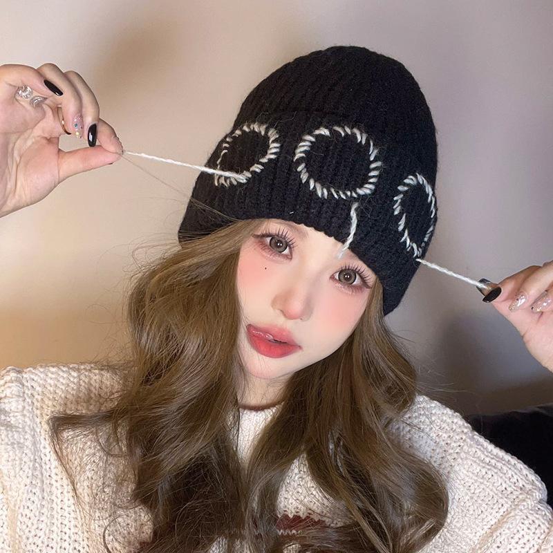 

Hats for Women Cute and Versatile Woolen Hats New Style Pullover Cold Hats Small Face Showing Outdoor Warm and Ear Protecting Knitted Hats M（56-58cm）