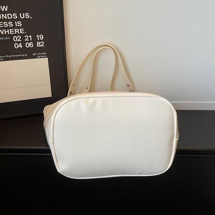 Rivet Decorative Large-capacity Bucket Bag Women's Shoulder Bag