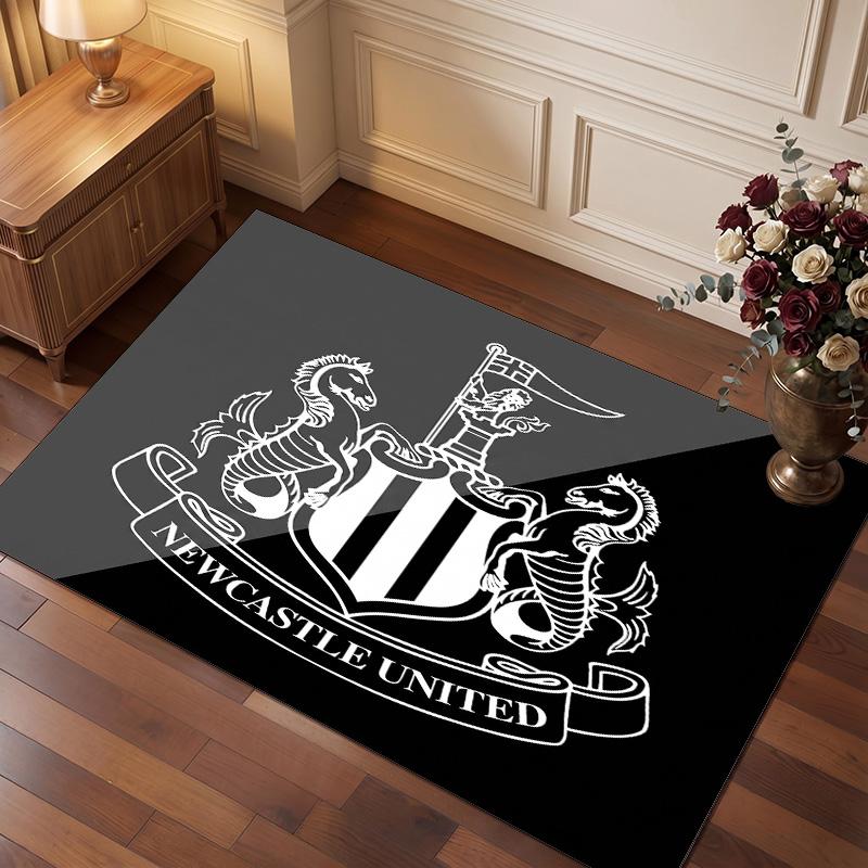 Tappeto in Velluto di Cristallo con Stampa di Calcio del Newcastle United, Comodo Assorbente d'Acqua Antiscivolo Tappeto per Pavimento Interno