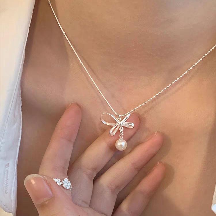 Elegante minimalistische Kreisanhänger-Halskette für Frauen 2025