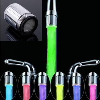 Rubinetto per doccia con luce LED colorata RGB a 7 colori Rubinetto per acqua con testa di spruzzatura per bagno