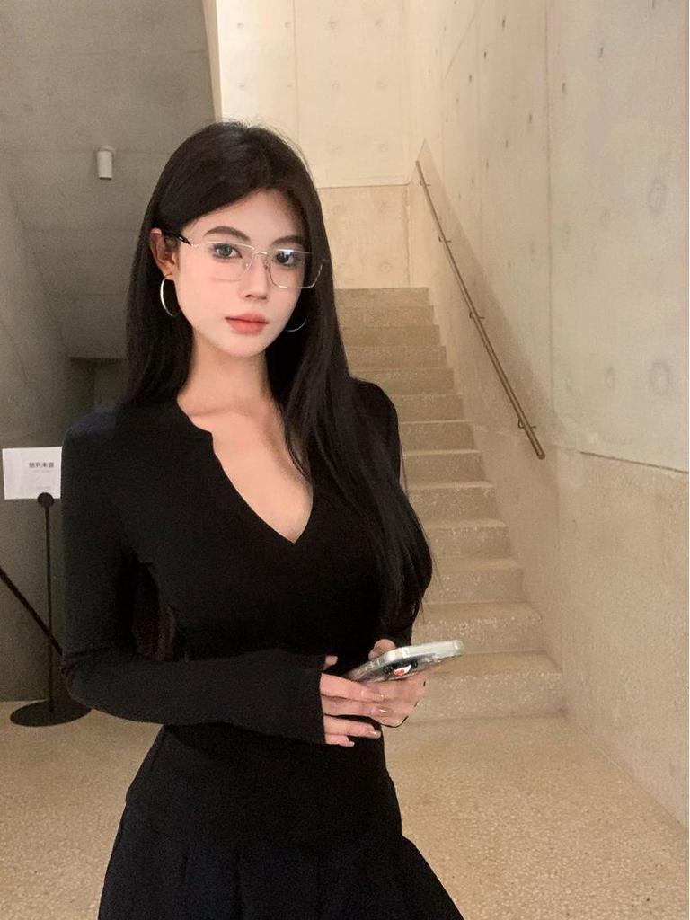 Women's Stylish Half-Open Collar Long-Sleeve Slim-Fit Base Layer T-Shirt - Short, Chic, and Perfect for Autumn/Winter