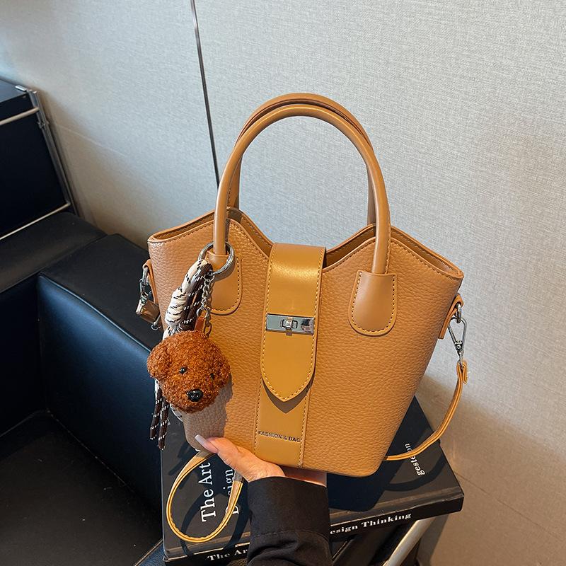 Premium Retro Handbag Bag Women's New Niche Design Versatile Shoulder Messenger Bag Bucket Bag
