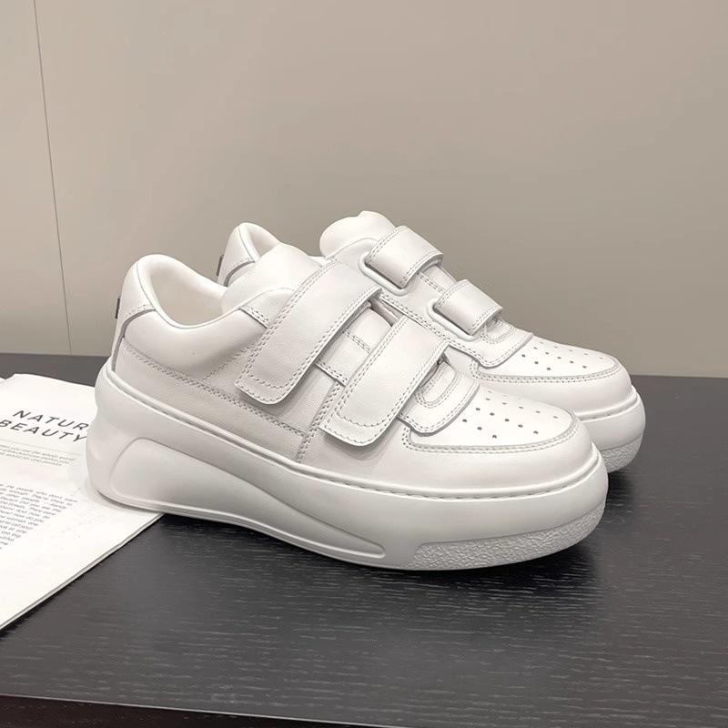 Velcro one-pedal thick-soled muffin heightening sports little white shoes children's 2025 spring and autumn new popular board shoes