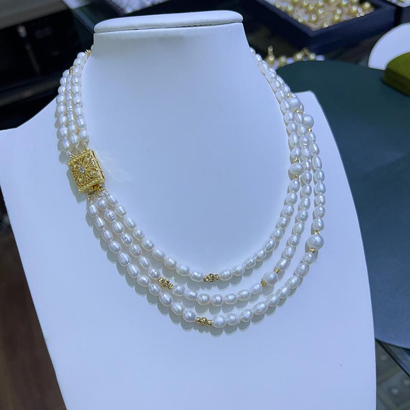 Элегантное многослойное жемчужное колье-чокер белый