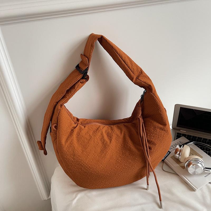 

Модный тренд 2025 текстура большая вместимость сумка осень и зима новая сумка через плечо мессенджер повседневная женская сумка-тоут коричневый