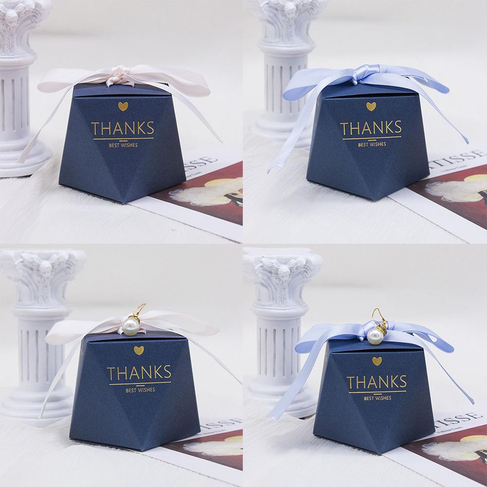 

Коробка конфет, конфеты, жемчуг, блестящая бумага, сладкие подарочные коробки