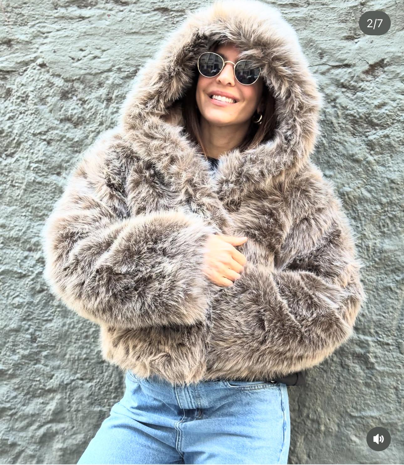 

New 2025 European and American Fashion: Warm, Thickened Short Hooded Jacket with Imitation Fox Fur for Winter. L верблюд