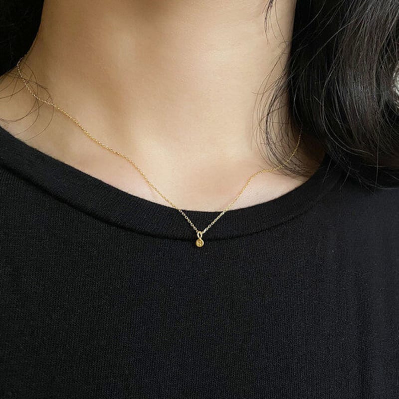 DE MOON initial necklace