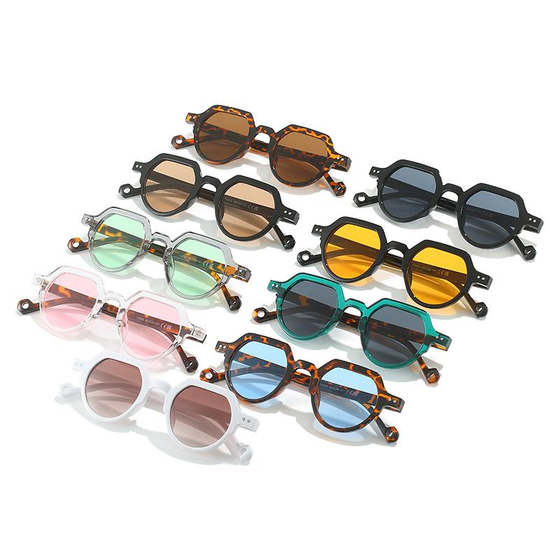 Retro Sunglasses Women, Trendy Catwalk Street Shooting Small Frame Sunglasses Personalized Sunscreen Glasses