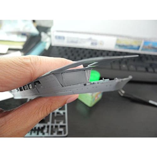 Flyhawk Models 1/700 Royal Navy Aircraft Carrier HMS Hermes Plastic Model FLYFH1122