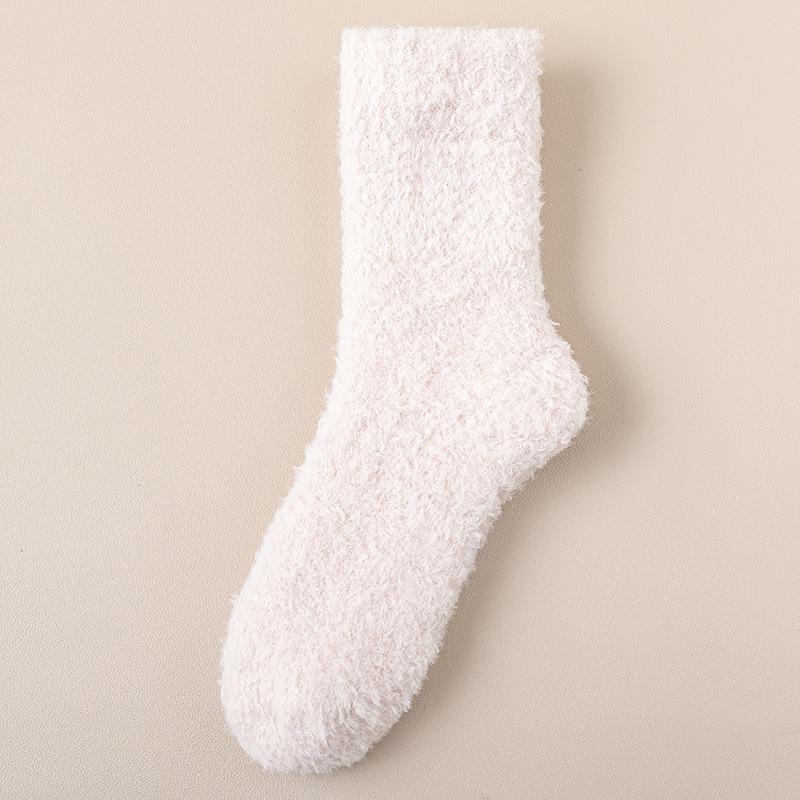 Coral Velvet Women's Mid-Calf Socks: Thick, Non-Shedding, Fleece-Lined for Autumn/Winter Warmth, Ideal for Sleep, Postpartum, and Home Use