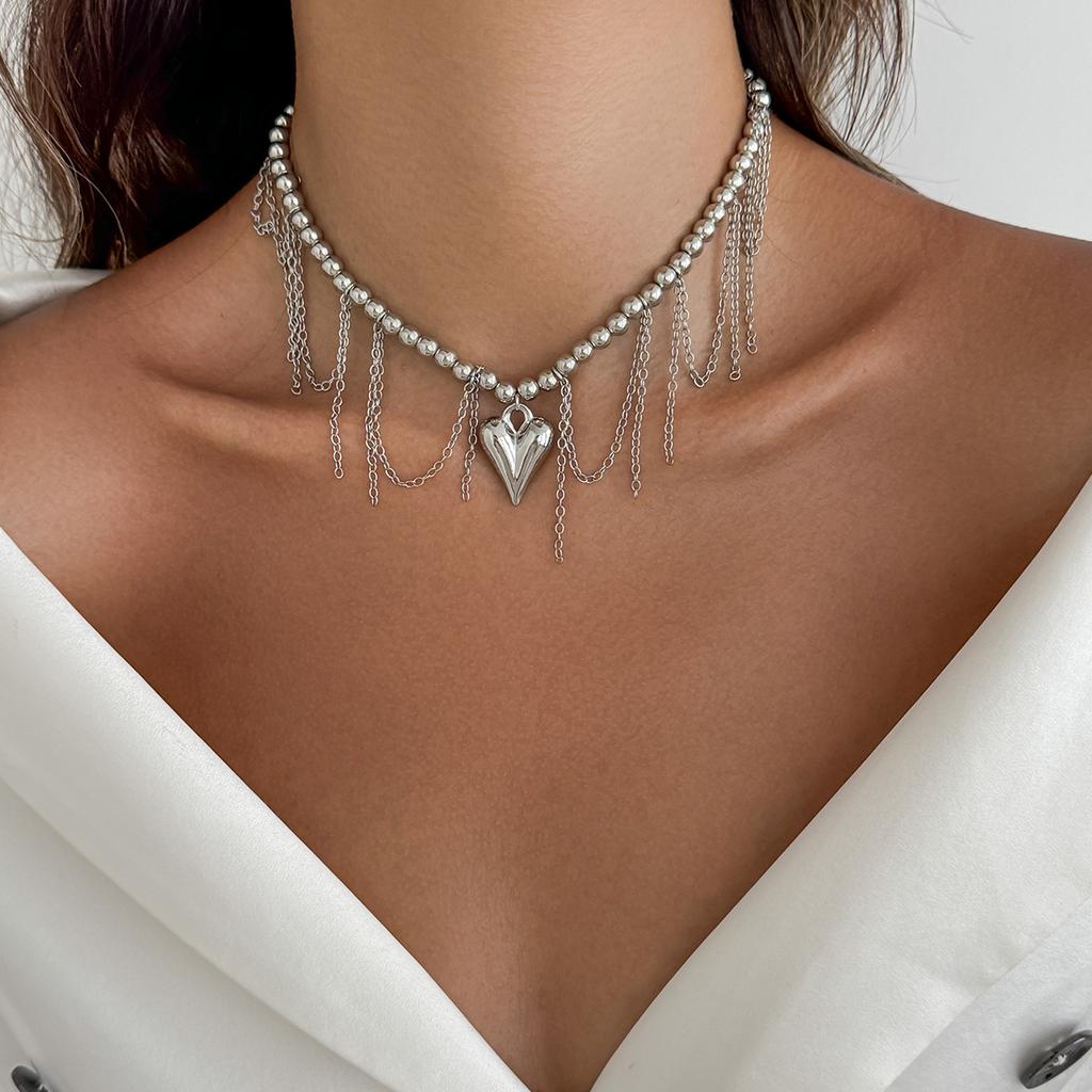 Metal wind chain fringed collarbone chain European and American imitation pearl design choker female love pendant necklace