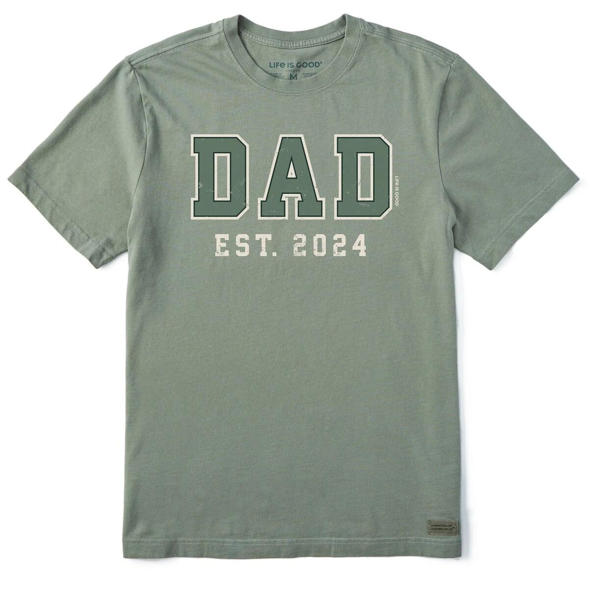 

Life is Good. Men s Wordsmith Dad Est. 2024 Crusher Tee, Moss Green M