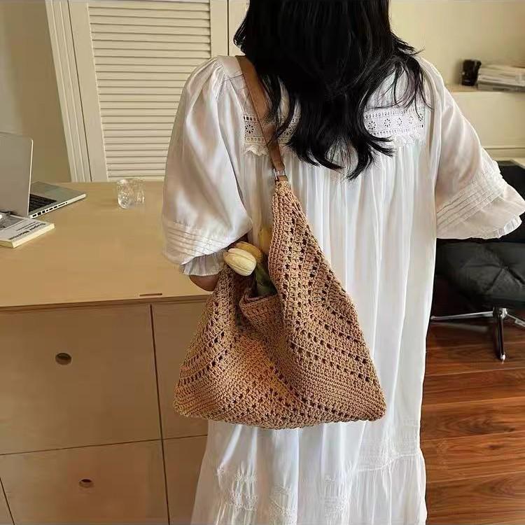 Luxury Woven Straw Shoulder Bag: Casual Vacation Style, Large Capacity