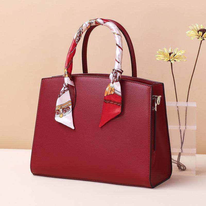 Bags women's autumn and winter wedding bags send mother handbags women's bags leather high-end light luxury messenger bags luggage