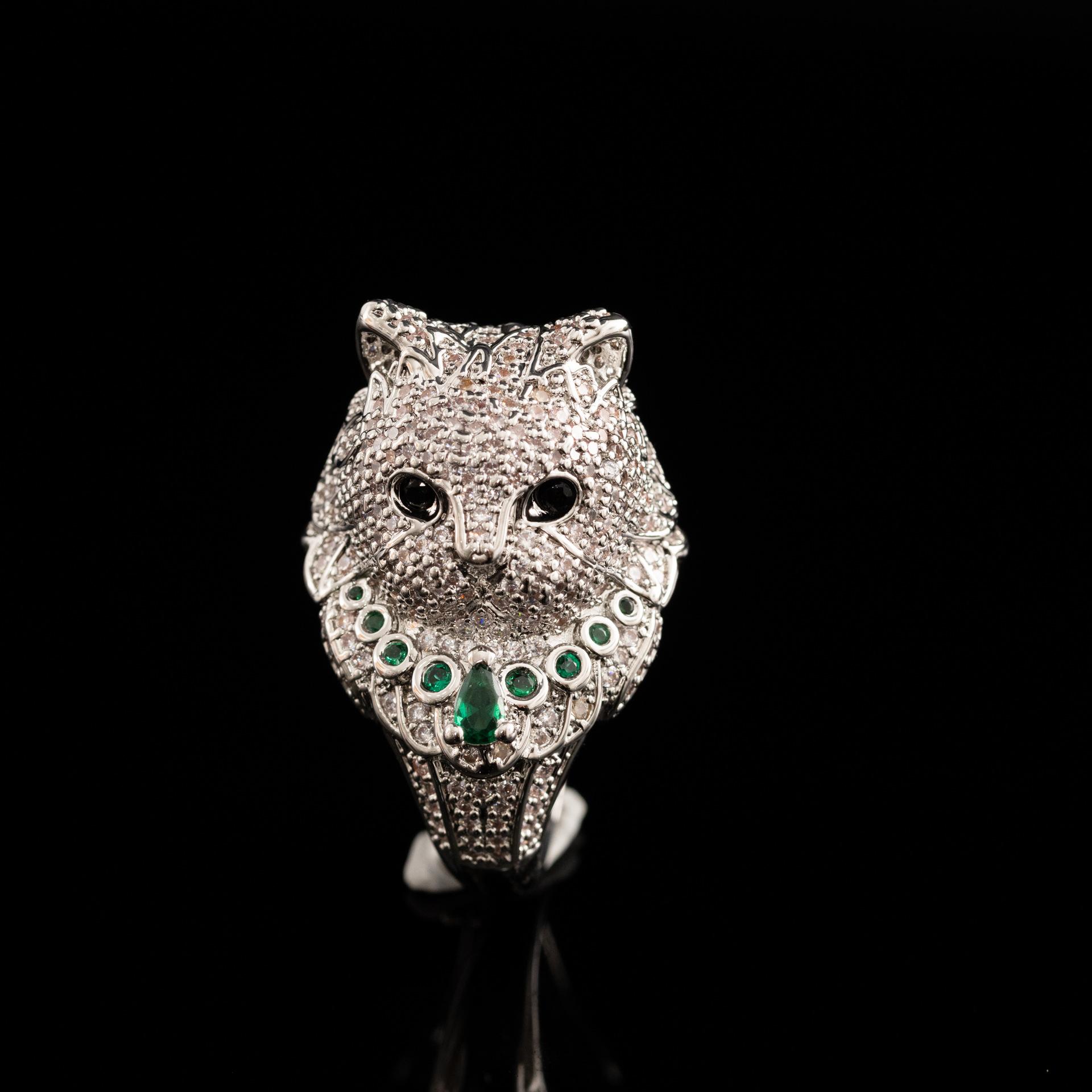 

Fashion Copper Alloy Heavy Industry Inlaid Synthetic Emerald Diamond Kitten Ring Cute Ring Accessories