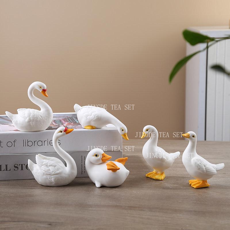 1pcs Ceramic Duck Tea Pet Home Desktop Decorations Cute Tea Ornaments Can Raise White Ducks Landscaping Small Animal Handicrafts