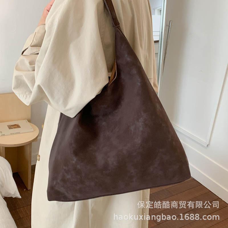 Large Capacity Commuter Tote Bag Women's 2025 New Trendy Autumn and Winter Fashion Versatile High Sense Going Out Shoulder Bag
