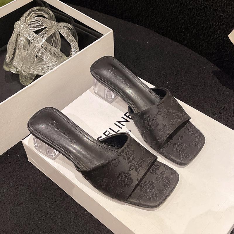 

Embroidered cool slippers for women to wear new summer retro thick heel medium heel open toe one-word drag 35 чёрный