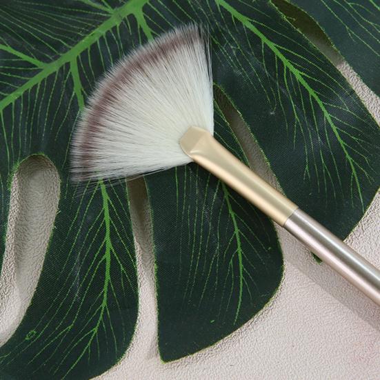 Yousheng 1/2/3/4/5Pcs Facial Fan Brush with Wooden Handle Women Makeup Brush Soft Fluffy Bristles Esthetician Facial Mud Clay Applicator Brush Tools