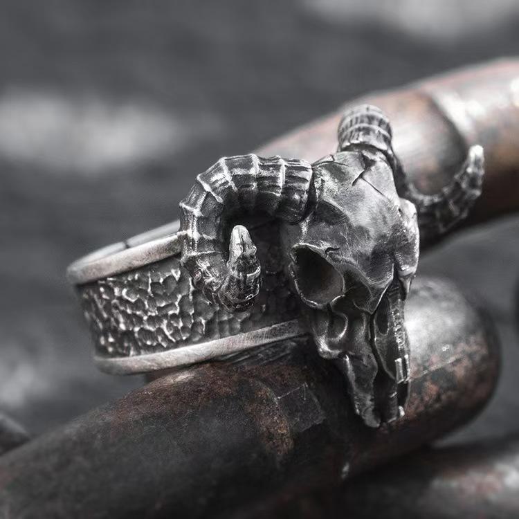 1 Retro Punk Skull Ram Head Ring - Unisex Hip-Hop Style with Motorcycle Elements, Adjustable Open Design, Skull Decorative Ring