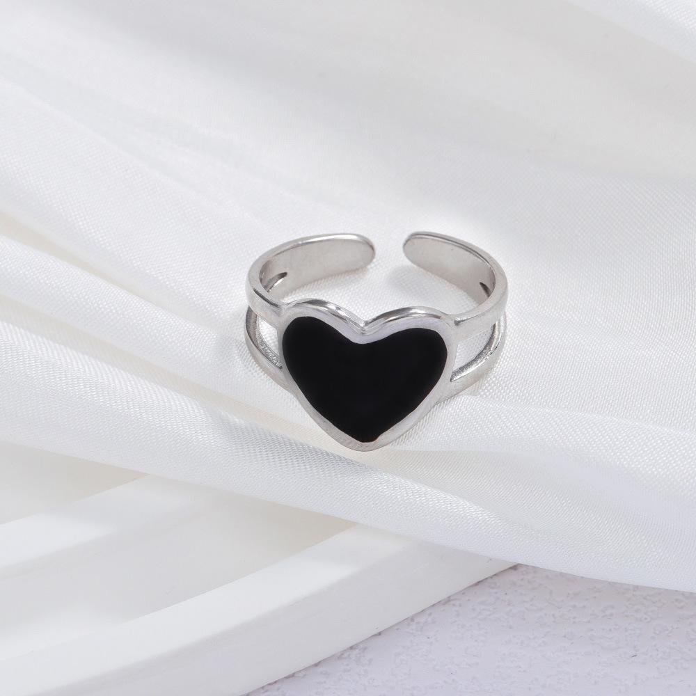 Anello in Acciaio Titanio Placcato Oro - Elegante Stile Ins da Donna con Sensazione di Alta Gamma e Design Semplice, Influenza Europea e Americana.
