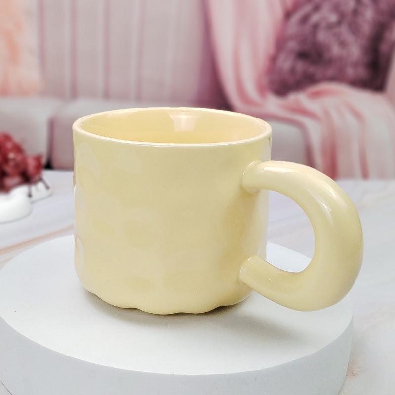 

Владелец магазина рекомендует простую однотонную керамическую чашку с ярким каменным узором, модную бытовую мужскую и женскую кофейную чашку 361