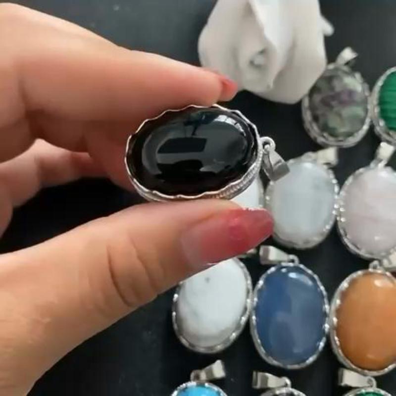 

Намисто з еліптичним натуральним кристалом і простим дизайном із напівдорогоцінним аметистом