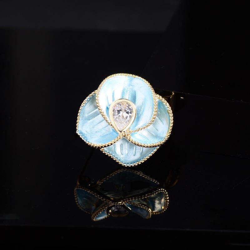 

Изысканная летняя циркониевая брошь - элегантная микро-инкрустированная булавка для модного элитного наряда