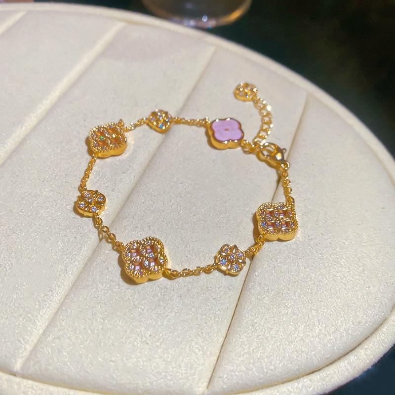 Super flash zircon round flower bracelet, exquisite and sweet wind versatile bracelet, light luxury and high-end fashion and beautiful jewelry.
