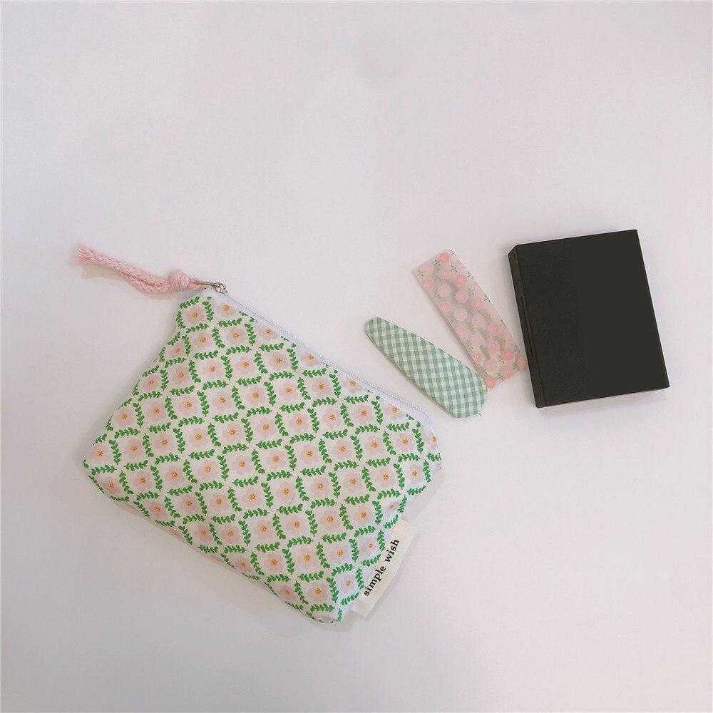 Girl Flower Printed Cosmetic Bag Women Lipstick Make Up Bags Cute Zipper Small Napkin Sanitary Pad Towel Pouches Cosmetic Storage Bag
