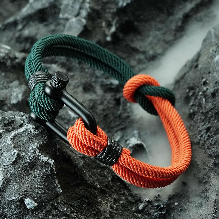 

Classic Contrasting Color Design Mens Rope Bracelet True Love Knot Handmade Braided Charm Braclet A Grade 4mm String Braslet