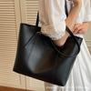 High-end commuting large-capacity bag 2025 new women's bag fashionable versatile shoulder bag summer popular tote bag