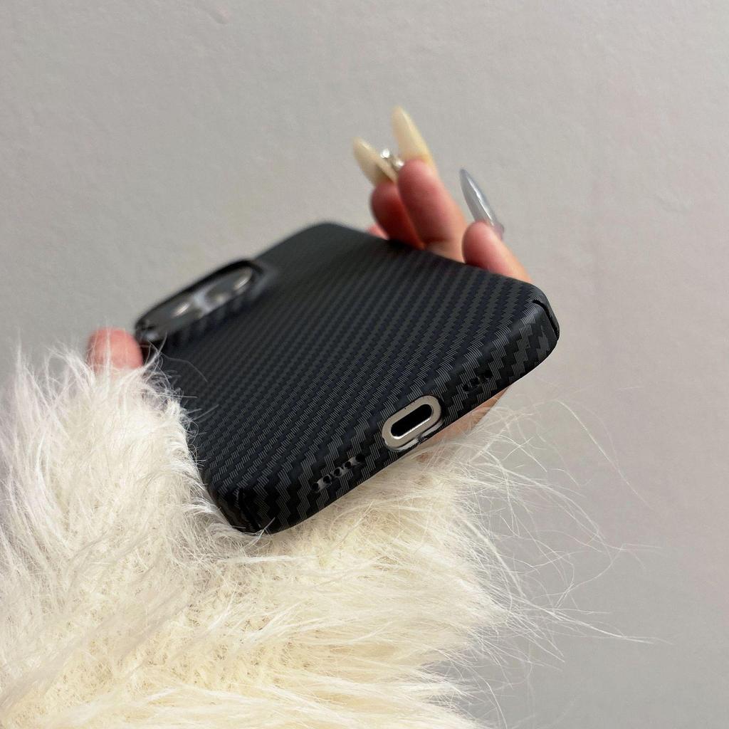 Apple 17 Pro Max Large Hole Kevlar Carbon Fiber Texture iPhone 16 Full Coverage Anti-Fall Case