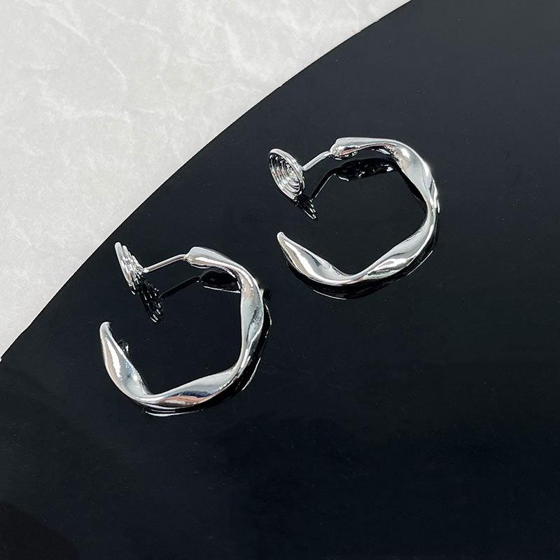 Korean Style Retro Pearl Ear Clip for Women - Mosquito Coil Holder, No Piercing, High-End, Fashionable and Versatile Luxury Earrings