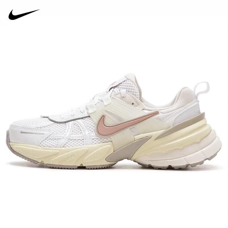 

Жіночі повсякденні кросівки Nike V2K Run 36.5