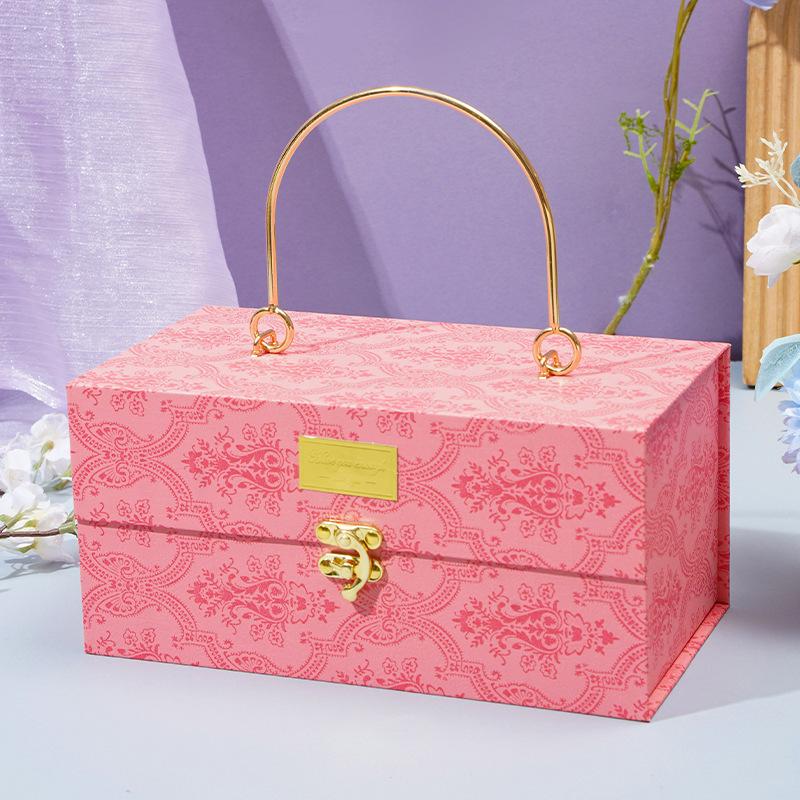Light Luxury Retro Handheld Gift Box Metal Handle High-end Gift Packaging Boxes Wedding Companion Gift Empty Box Bridesmaids Return Gift Candy Box