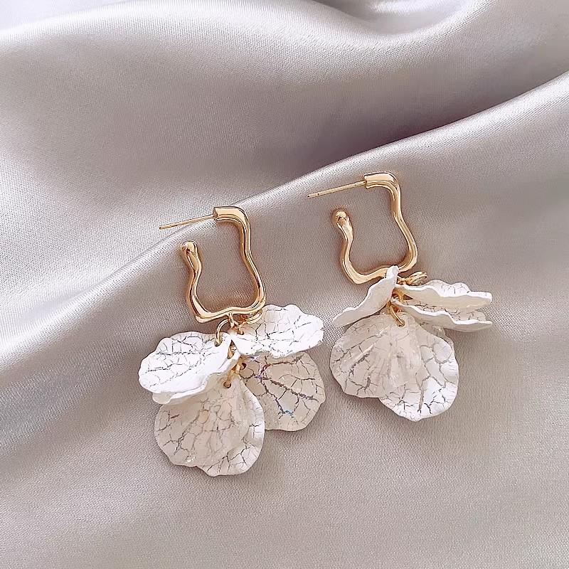 French Elegant White Flower Stud Earrings Personalized Design Super Fairy Silver Needle Earrings Premium Sweet Earrings