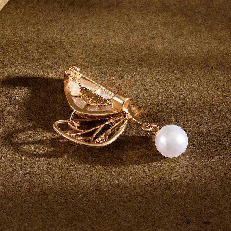 Elegant Butterfly Pendant Brooch with Pearl for Sweaters and Jackets