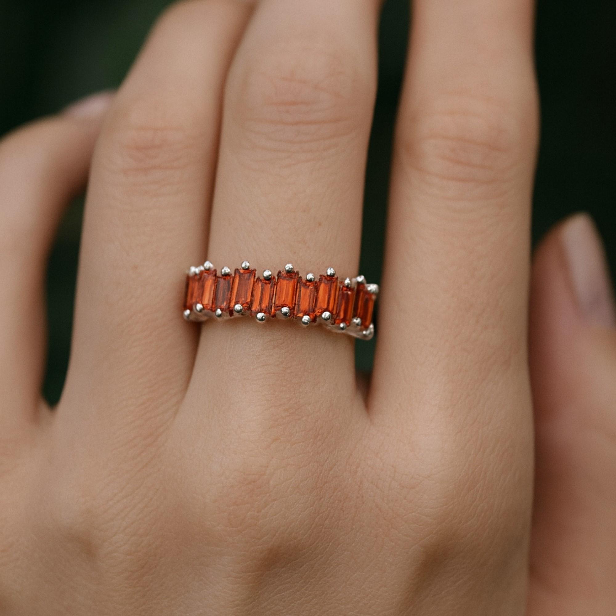 

Позолоченное желтым золотом серебро 925 пробы кольцо-дорожка с гранатами – Широкое эффектное кольцо с красными камнями огранки «багет», Свадебное и юбилейное украшение для женщин Q розовый