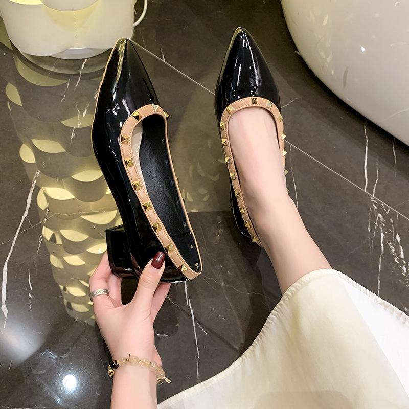 Xiaoxiangfeng single shoes women's shoes thick heel pointed high heels rivets French one-pedal Mary Jane shoes niche single shoes