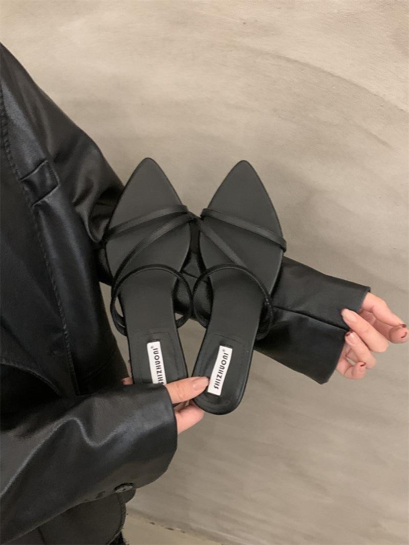 

Niche black cool slippers outer women s shoes summer 2025 new thin strap flat bottom pointed French temperament sandals 40