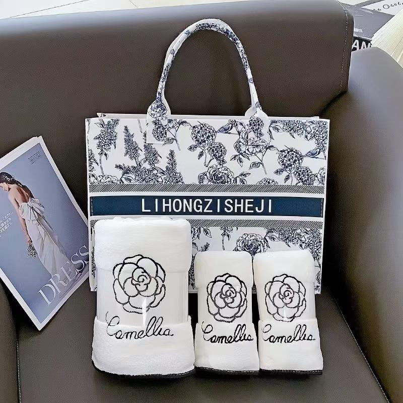 Camellia Three-Piece Towel Set: Includes 35x75 Hand Towel and 70x140 Bath Towel, Ideal for Gifts. белый