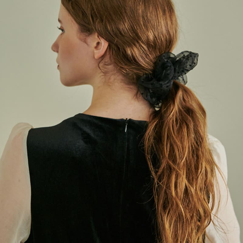 ISABEY Velvet Dot Scrunchie (VLAZI7041)