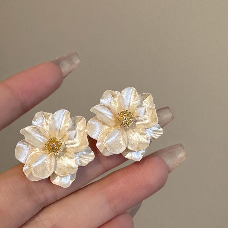 Silver Needle Simulation Camellia Stud Earrings French Retro Elegant Earrings Personalized Fashion Versatile Earrings Niche High Sense